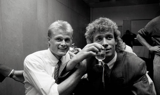 Peter Larsson och Johnny Ekström, Sverige, firar