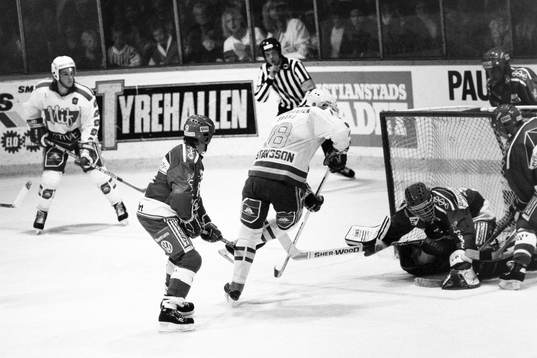 Patrik Gustavsson, Malmö framför tyringes målvakt Magnus
