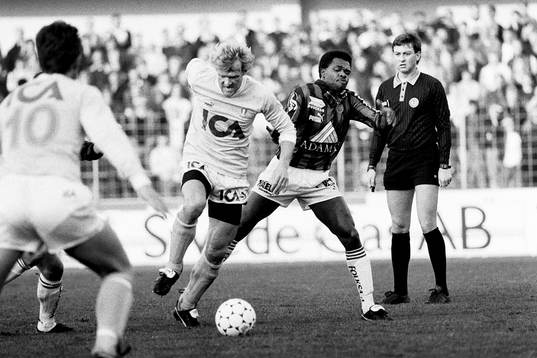 Håkan Lindman, Malmö med bollen utmanas av gais Samir
