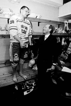 Thomas Bjuhr och sveriges förbundskapten Tommy Sandlin
