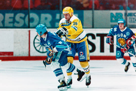 Thomas Bjuhr, Sverige