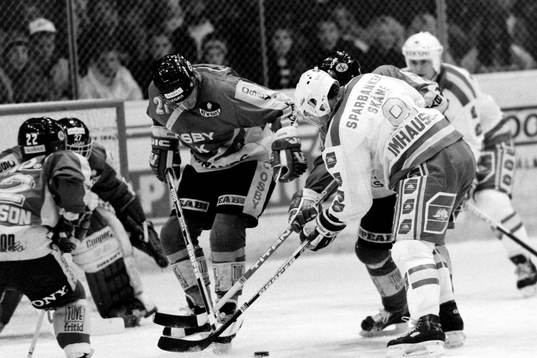 Peter Imhäuser, Malmö och osbys Håkan Carlsson framför