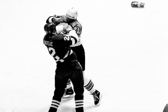 Ed Kastelic, Hartford i slagsmål med philadelphias Tony