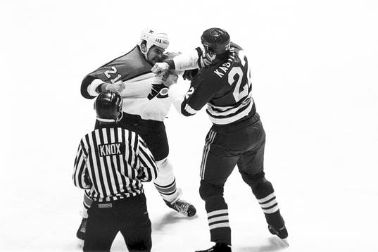 Ed Kastelic, Hartford i slagsmål med philadelphias Tony
