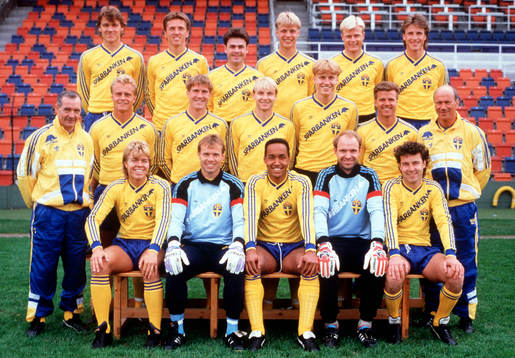 övre fr.v: Magnus Erlingmark, Mats Gren, Anders Limpar,