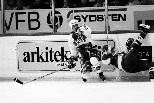 Mats Lusth drar ner en bodenspelare