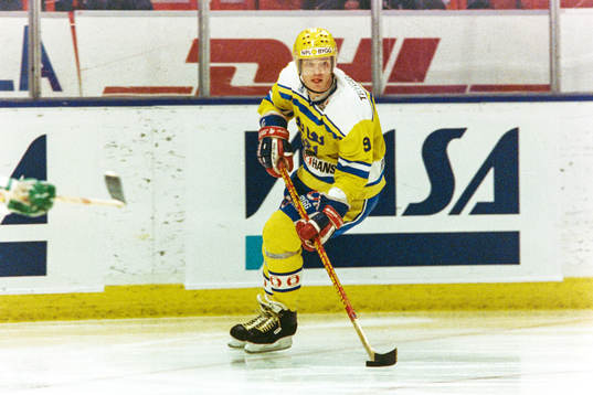 Thomas Rundqvist med pucken