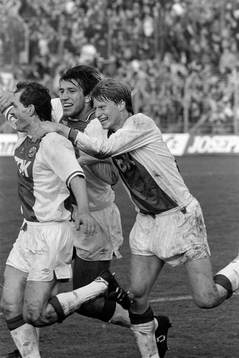 Stefan Pettersson och Ajax jublar