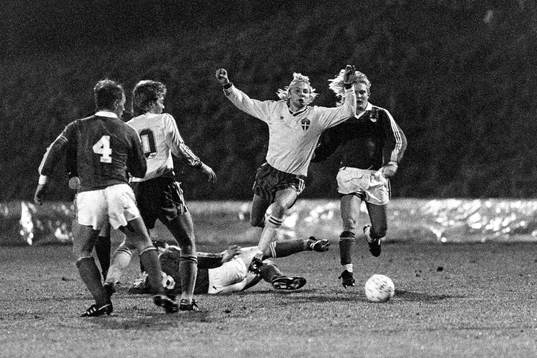 Bläddra bland fler bilder av Fotboll, OS-Landslaget, Sverige - Finland, 3-1