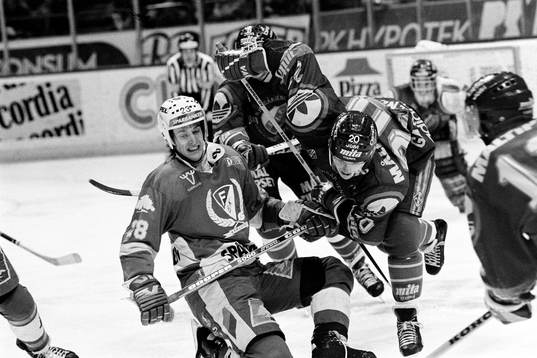 Bläddra bland fler bilder av Ishockey, SM-Final, Djurgården - Färjestad, 5-2
