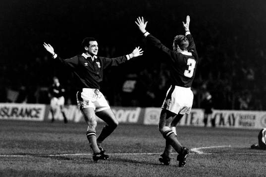 Paul MacStay och Stuart McCall, Skottland, jublar