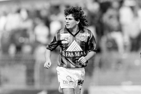 Simon Hunt, Gais