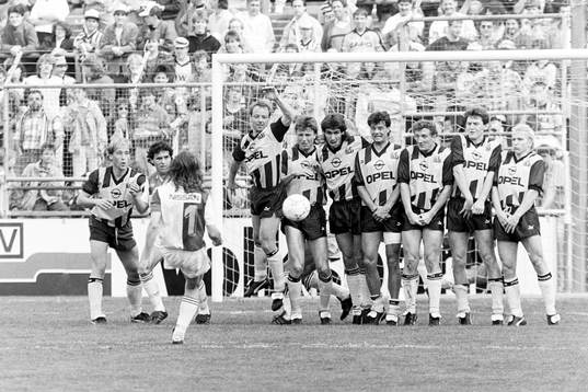Bläddra bland fler bilder av Fotboll, Schweizisk, Young Boys - Grasshoppers