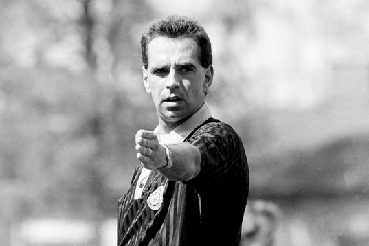 Lennart Elofsson, Halmstad, domare i matchen