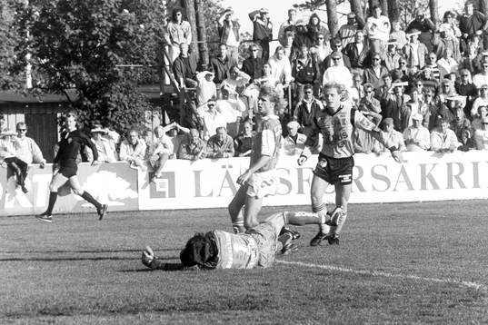 Mikael Holgersson, Mjällby gör 1-0 på Dick Last,