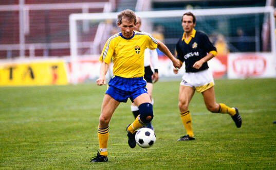 Ca 1990 Fotboll, veteranmatch på Råsunda Fotbollstadion,