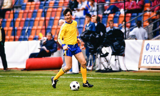 Ca 1990 Fotboll, veteranmatch på Råsunda Fotbollstadion,
