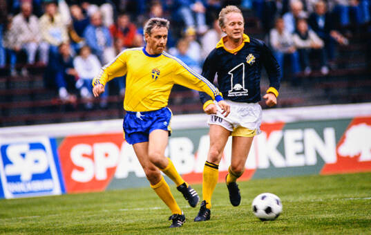 Ca 1990 Fotboll, veteranmatch på Råsunda Fotbollstadion,