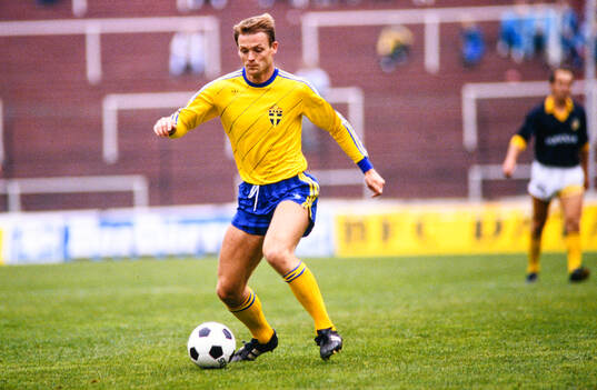 Ca 1990 Fotboll, veteranmatch på Råsunda Fotbollstadion,
