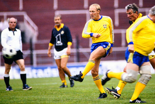 Ca 1990 Fotboll, veteranmatch på Råsunda Fotbollstadion,