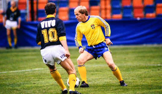 Ca 1990 Fotboll, veteranmatch på Råsunda Fotbollstadion,