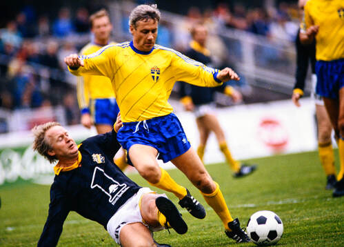 Ca 1990 Fotboll, veteranmatch på Råsunda Fotbollstadion,
