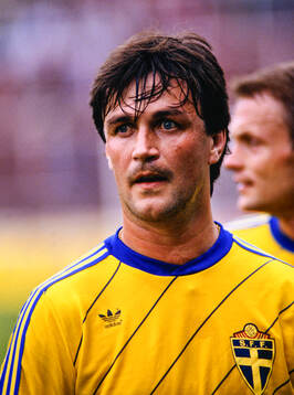 Ca 1990 Fotboll, veteranmatch på Råsunda Fotbollstadion,