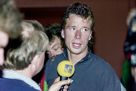 Johnny Ekström möter media
