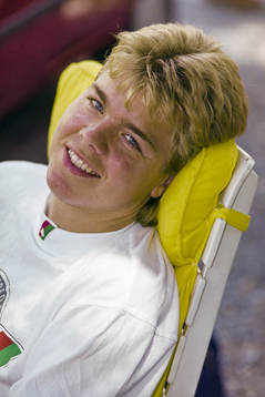 Tomas Brolin slappar