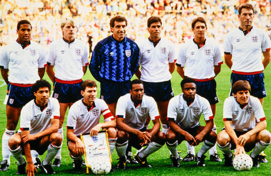 England. Övre raden fr v John Barnes, Stuart Pearce, Peter