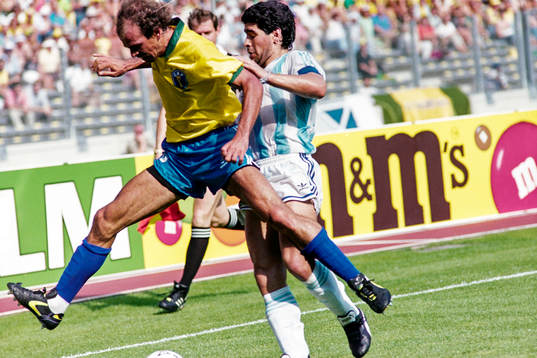Alemão, Brasilien och Diego Maradona, Argentina i kamp om