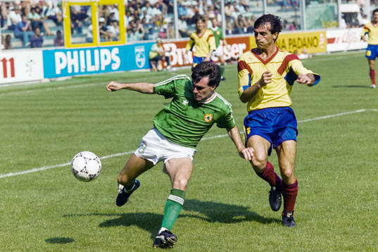 Ray Houghton, Irland med bollen