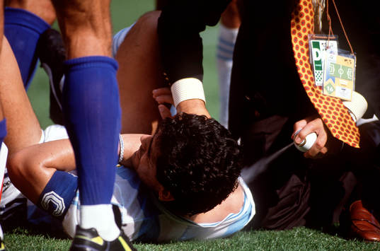 Fotboll, VM, Diego Armando Maradona, Argentina plåstras om