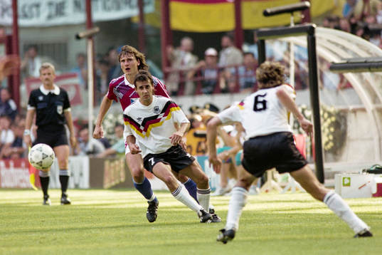 Västtysklands Pierre Littbarski