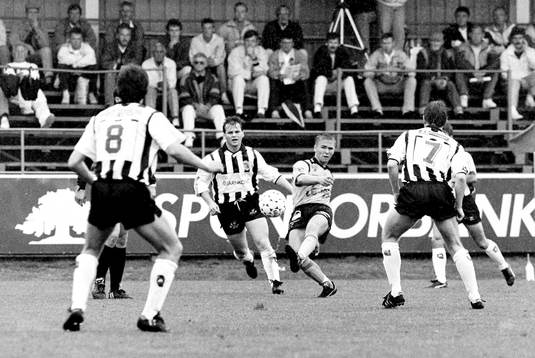 Bläddra bland fler bilder av Fotboll, Div 1 Södra, Mjällby - Landskrona, 0-2