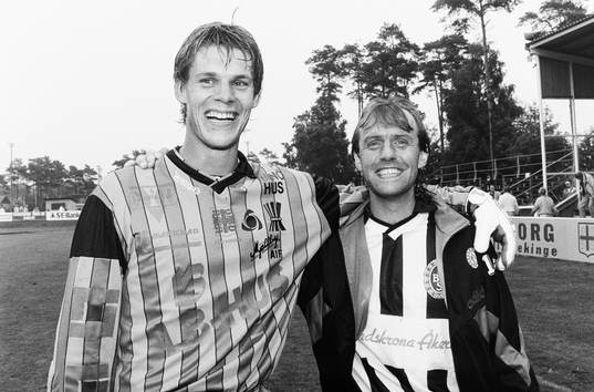 Ola Wendel, målvakt i Mjällby och Benny Mårtensson,
