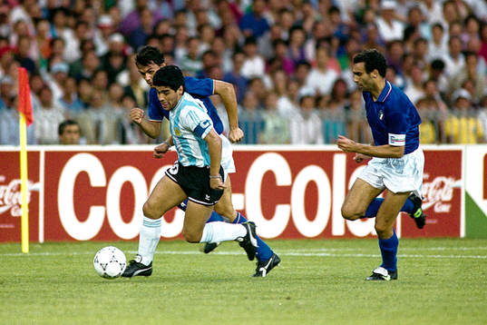 Diego Maradona, Argentina med bollen