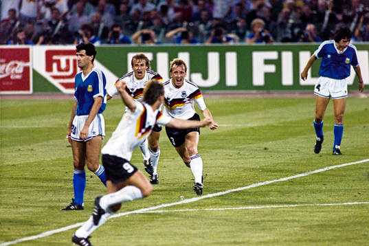 Jürgen Klinsmann och Andreas Brehme, Västtyskland, jublar