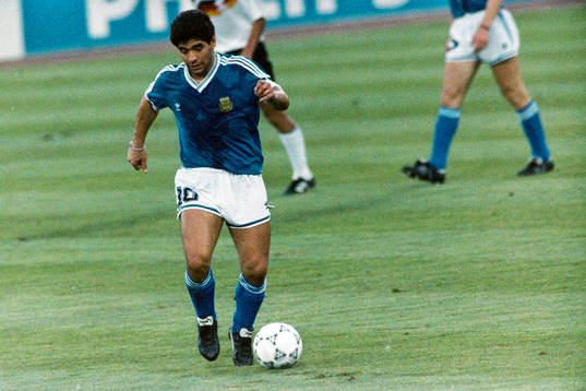 Diego Maradona, Argentina med bollen