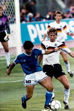 Diego Maradona, Argentina med bollen