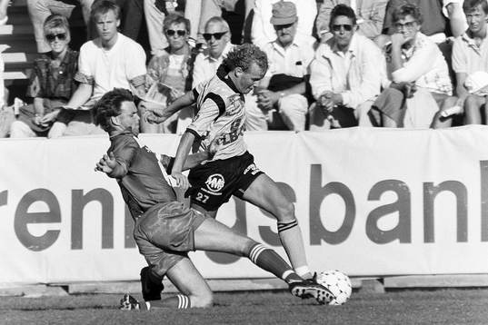 Mjällbys Peter Håkansson attackeras bakifrån