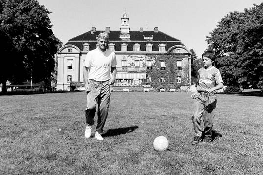 Robert Tracey med sin idol Glenn Hysén