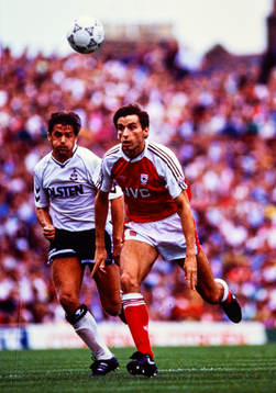 Tottenhams Gary Mabbutt mot Arsenals Alan Smith