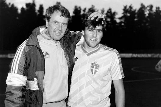 Sveriges förbundskapten Nils Andersson och målskytten