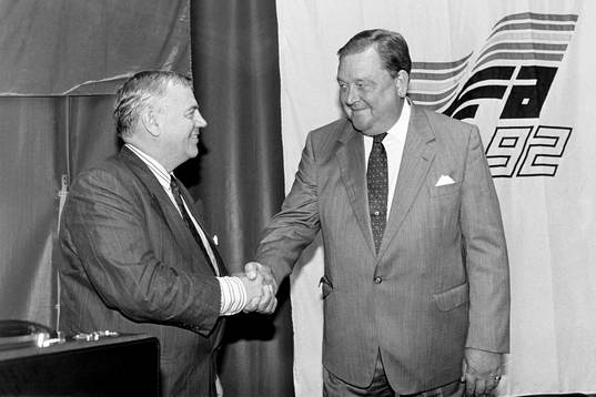 Åke Lindegarth och Lennart Johansson, ordförande i Uefa