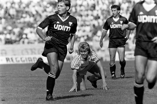 Tomas Brolin, Parma på knä