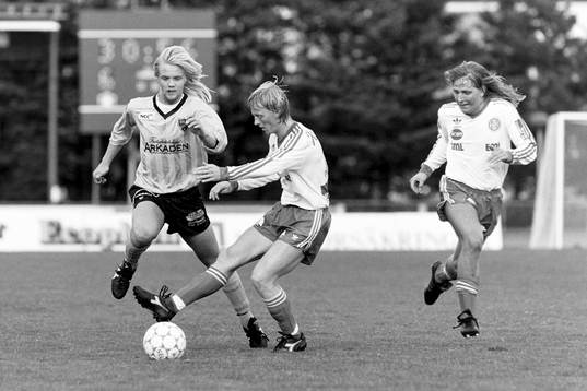 Percy Olsson, Hässleholm i kamp om bollen