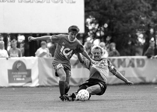 Hans Larsson, Mjällby går hårt in i en närkamp med Lino