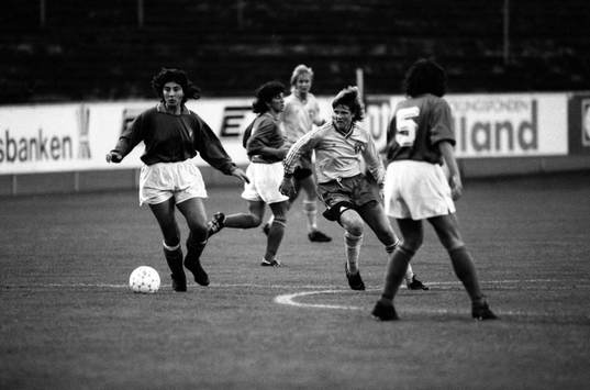 Pia Sundhage, Sverige