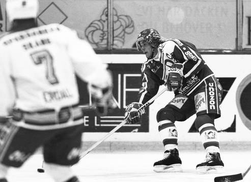 Erik Holmberg, Modo